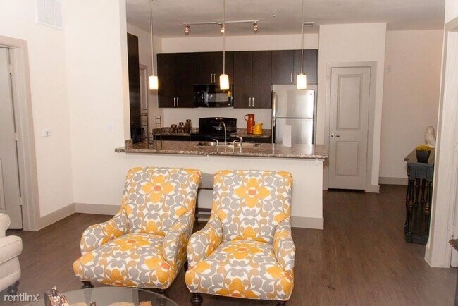 Building Photo - 1 br, 1 bath Condo - 500 East Highmeadow D...