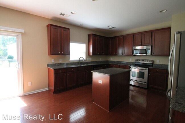 Building Photo - 7 br, 4 bath House - 695 Hicklin Drive