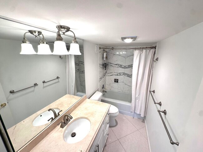 Building Photo - 1 Las Olas Cir