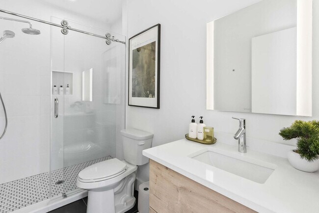 Building Photo - 346 Peters St SW