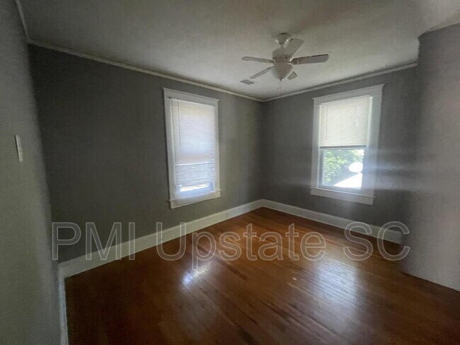 Building Photo - 181 N Fairview Ave