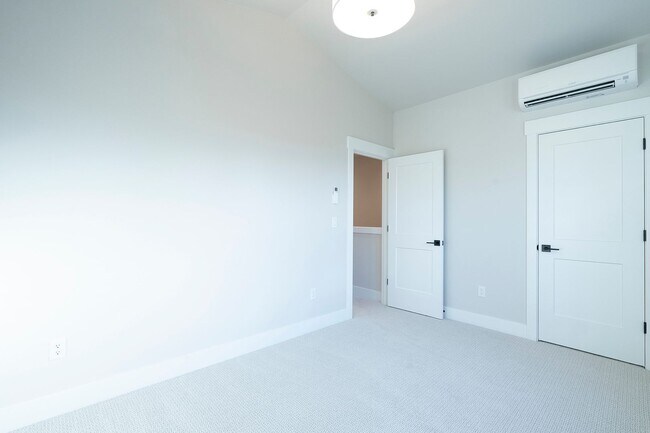 Building Photo - New Build 3 Bed, 1.5 Bath Rental Home in Centennial neighborhood!
