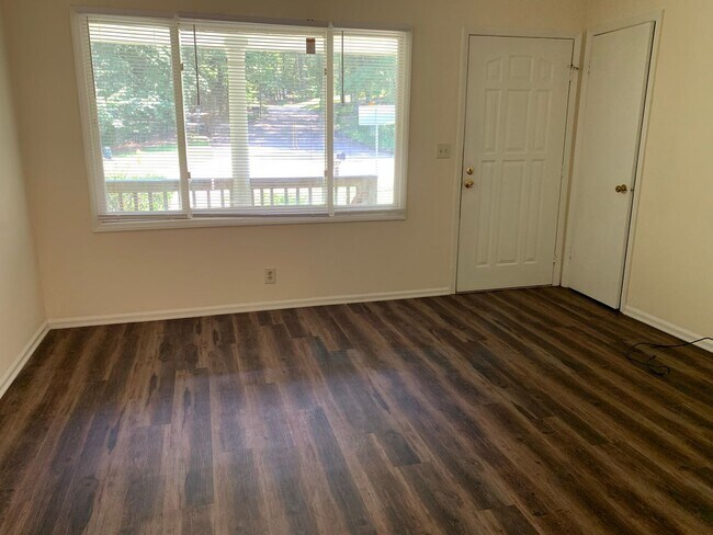 Building Photo - 4813