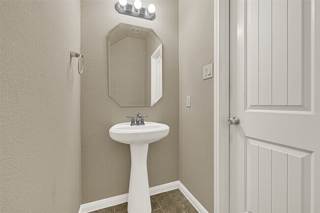 Building Photo - 11011 Gallant Flag Dr