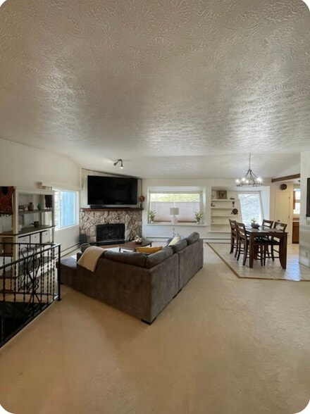 Living room - 12107 Horseshoe Dr