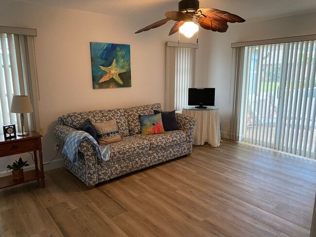 Building Photo - 405 Bayside Ln