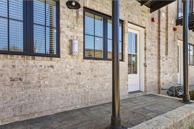 Building Photo - 811 Gene Stallings Ave