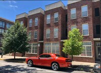 Building Photo - Amazing Location - Downtown Modern Living: 4 Bed 4 Bath!