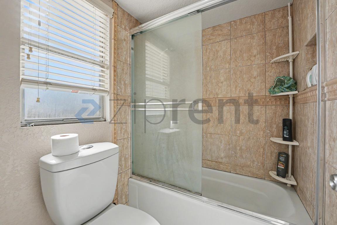Building Photo - Unit