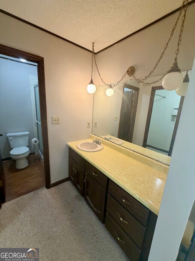 Building Photo - 131 Foxwood Cir