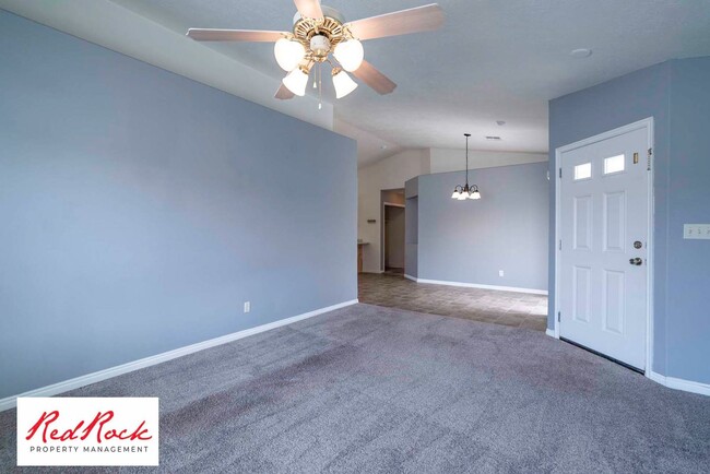 Building Photo - Dog Friendly - 3 Bedroom, 2 Bathroom Prope...