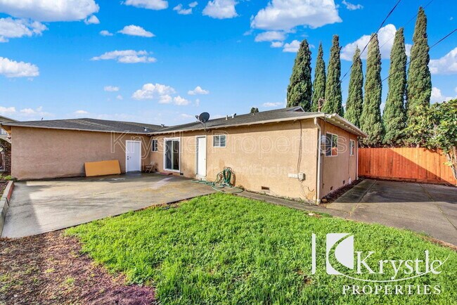 Building Photo - 126 Violet Dr