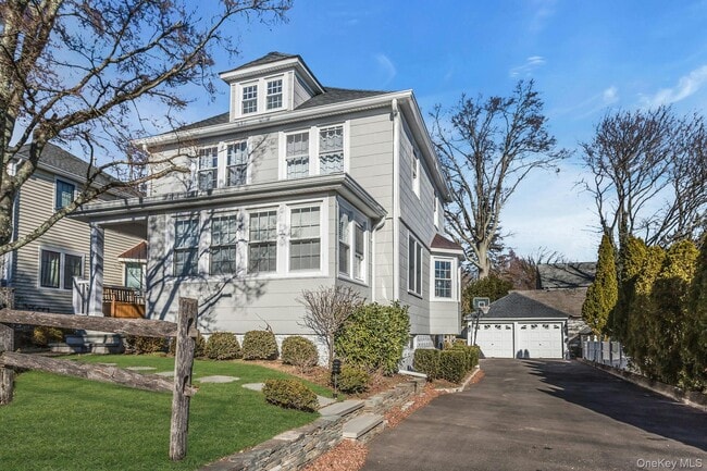 Building Photo - 32 Katherine St