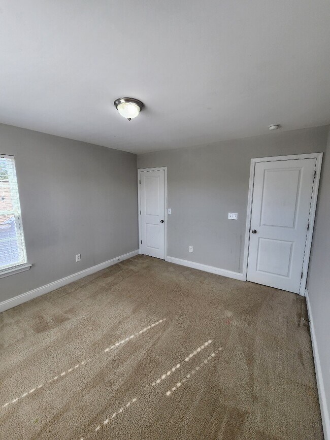 Building Photo - 422 Moss Pond Rd