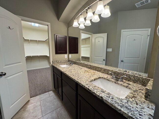 Building Photo - 4-Bedroom House for Rent in Killeen