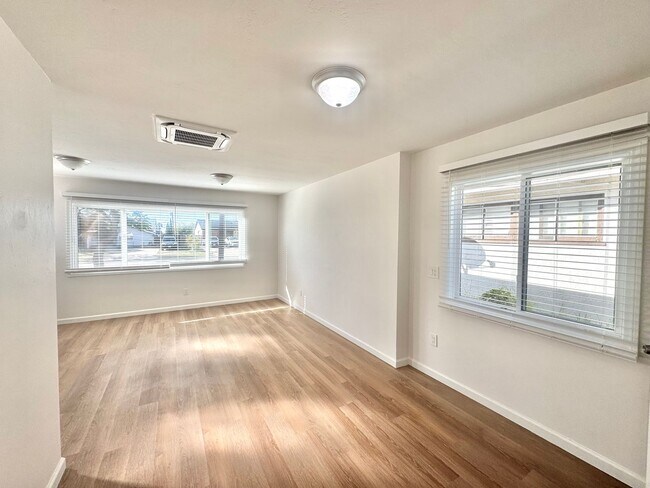 Building Photo - Beautifully Remodeled 4bd/2.5ba CLAIREMONT Home! Fenced yard, garage, PET friendly!