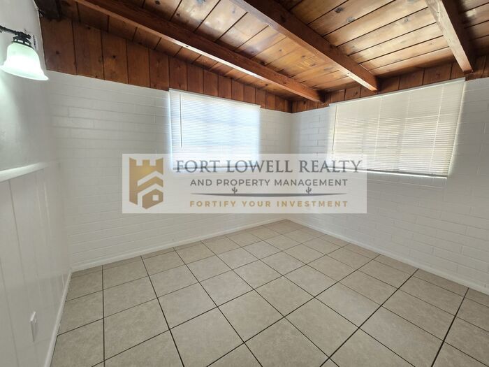 Building Photo - 3008 N Balboa Ave