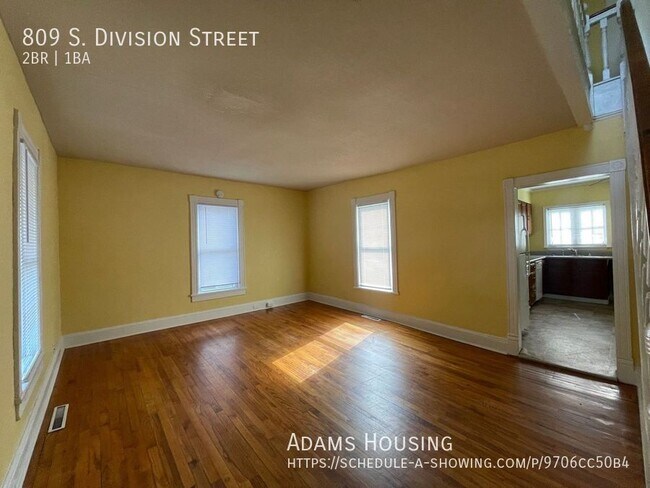 Building Photo - 809 S Division St