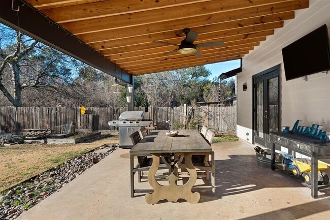 Building Photo - 3909 Holt Dr