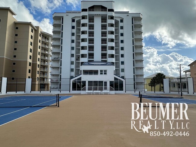Building Photo - Upscale 3 BR 3 BA furnished Condo On the Gulf for 12 Month Lease