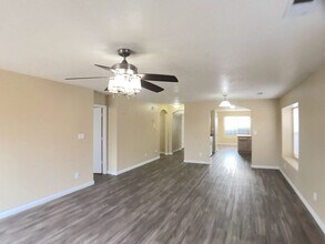 Building Photo - Ventana Ranch 3 bedroom. Newer Flooring! No Carpet. Huge open living space. Great location.