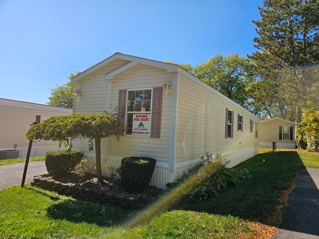 Building Photo - 6 Orchard Grv