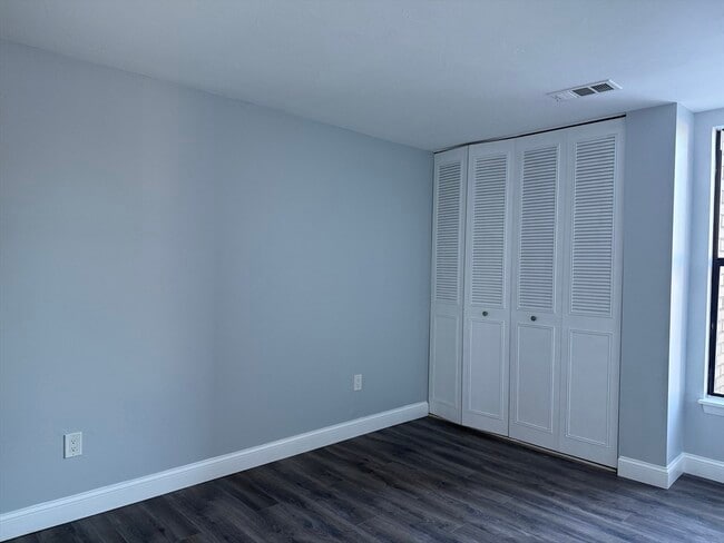 Building Photo - 22 Shrewsbury Green Dr