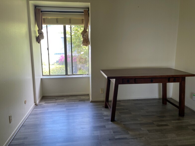 Bedroom - 1925 46th Ave