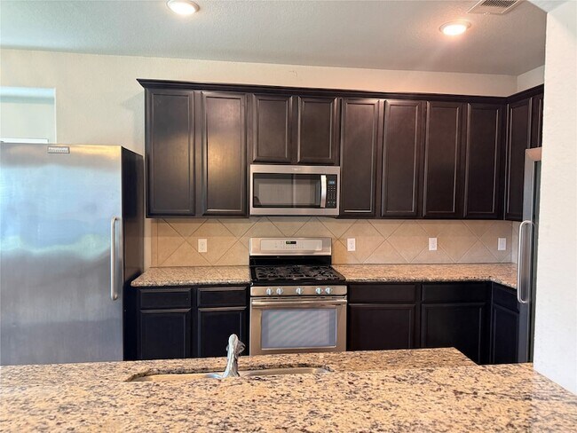 Building Photo - 306 Edgewater Park Dr