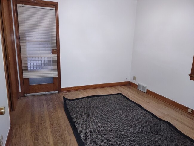 Building Photo - 5056 Jarvis Ave