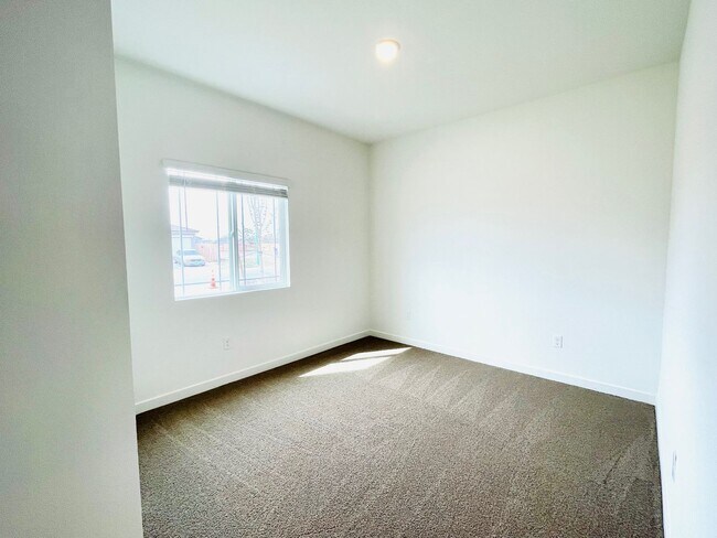 Building Photo - 704 Colorado Ln