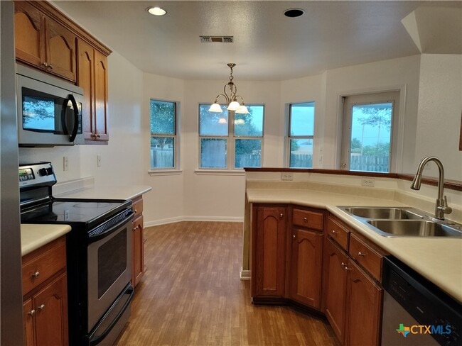 Building Photo - 1111 Blazewood Dr