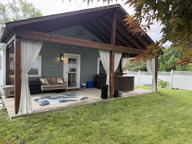 Building Photo - Adorable 2-Bedroom Cottage in Marion!