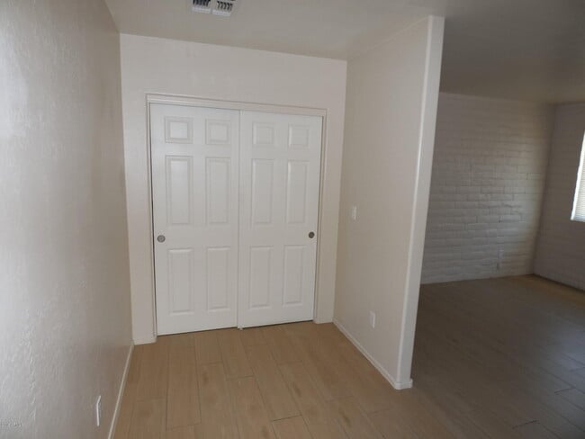 Building Photo - 438 S Hobson