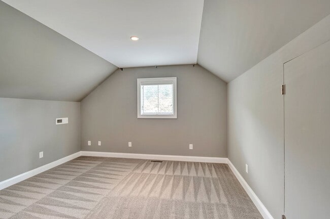 Building Photo - 2 Bedroom House with Attached Garage in Earlysville