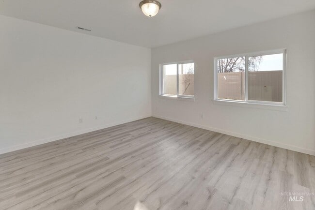 Building Photo - 5738 Cherry Ln
