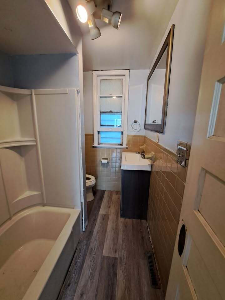 Building Photo - 901 Nott St