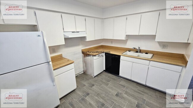 Building Photo - Fort Lowell & Campbell area Condo - 2 Bedrooms & 1.5 Bathrooms