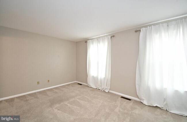 Building Photo - 4258 Red Oak Ct