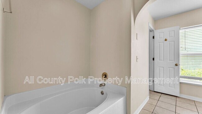 Building Photo - 5060 Spanish Oaks Blvd