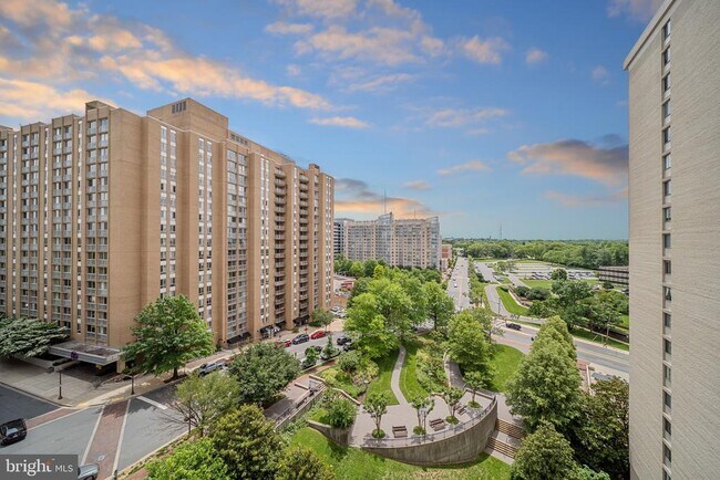 Building Photo - 5500 Friendship Blvd