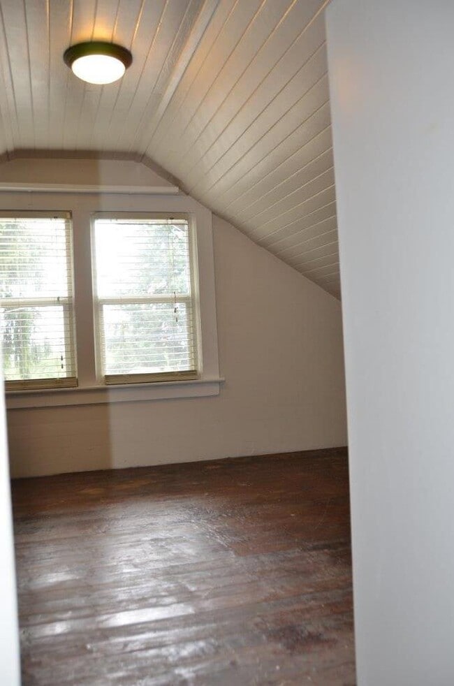 Building Photo - Completely Renovated Cottage in Crown Park...