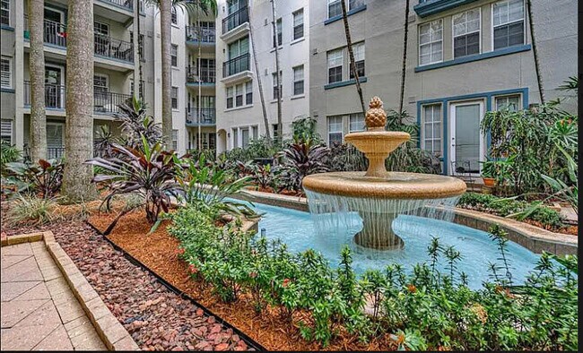 Building Photo - 533 NE 3rd Ave