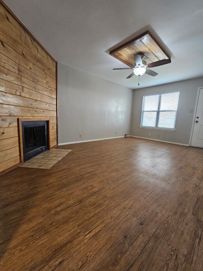 Building Photo - 402 SE 6th St