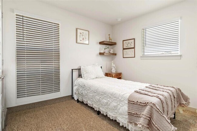 Building Photo - 105 New Hvn St