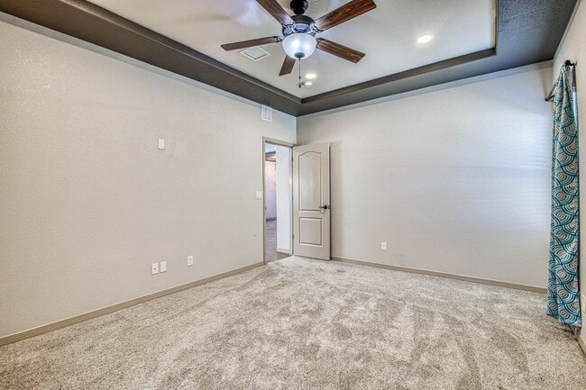 Building Photo - Beautiful 3 bed-2 baths with Casa Club/Gym...