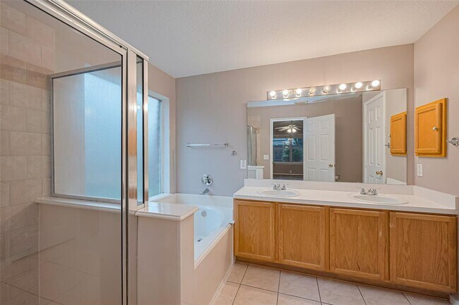 Building Photo - 4826 Cliffpoint Ct