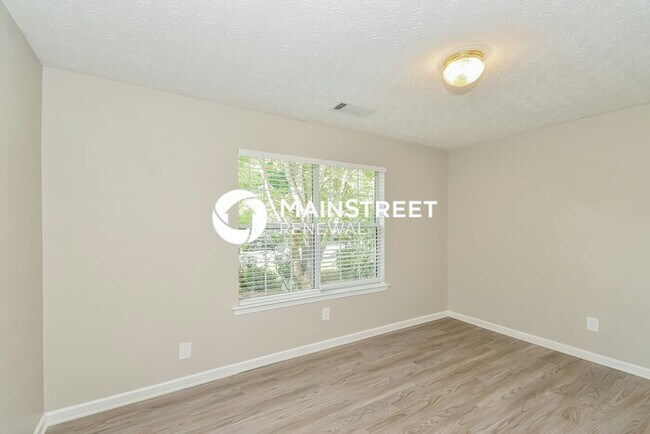 Building Photo - 3 Bedroom Pet-Friendly Home in Atlanta, GA with Main Street Renewal