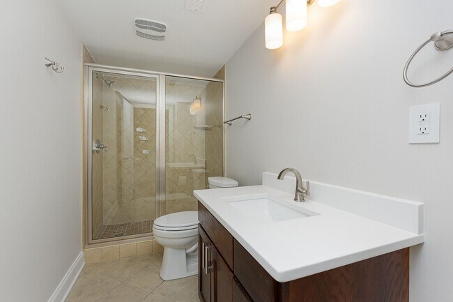 Building Photo - Stylish Renovation with Golf Course Views in a Prime Raleigh Location!