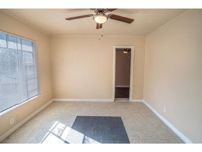 Building Photo - Cozy Remodeled Home Near Downtown